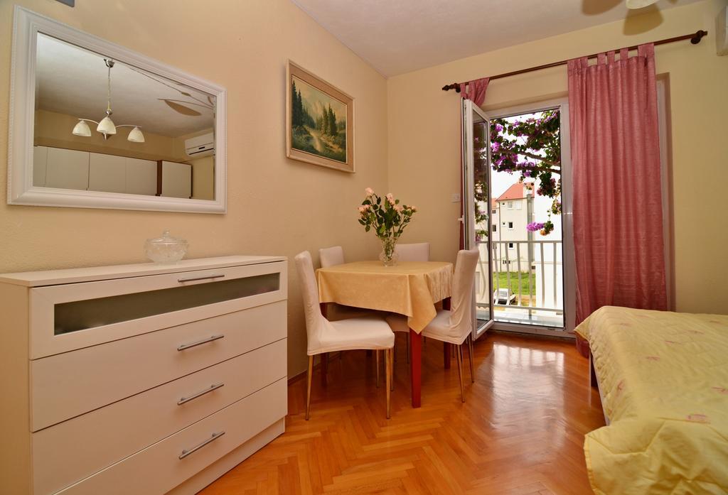 Apartments Sonja Tucepi Ngoại thất bức ảnh