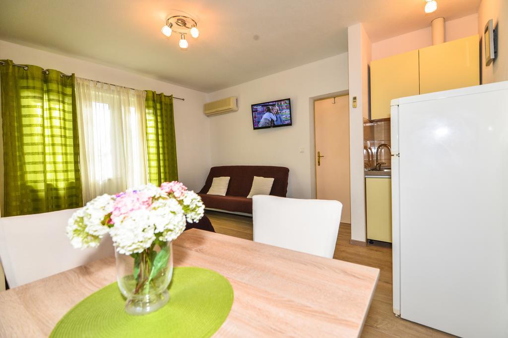 Apartments Sonja Tucepi Ngoại thất bức ảnh