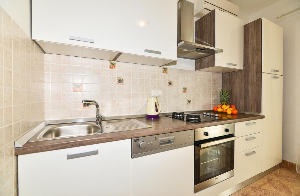 Apartments Sonja Tucepi Ngoại thất bức ảnh