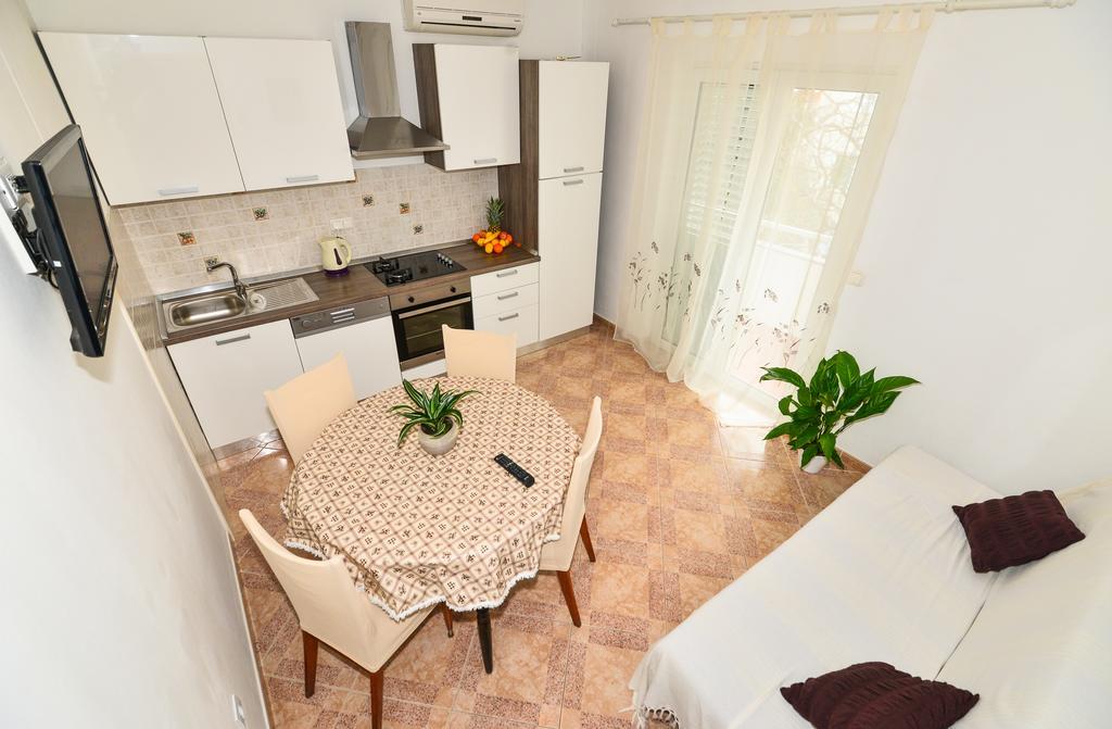 Apartments Sonja Tucepi Ngoại thất bức ảnh