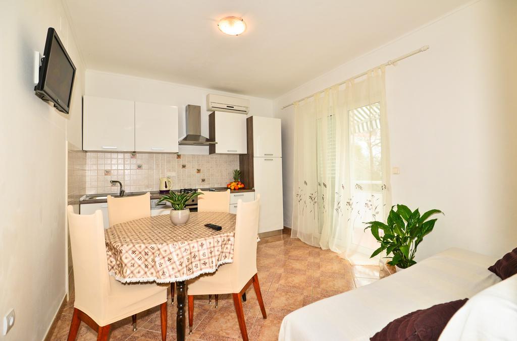 Apartments Sonja Tucepi Ngoại thất bức ảnh