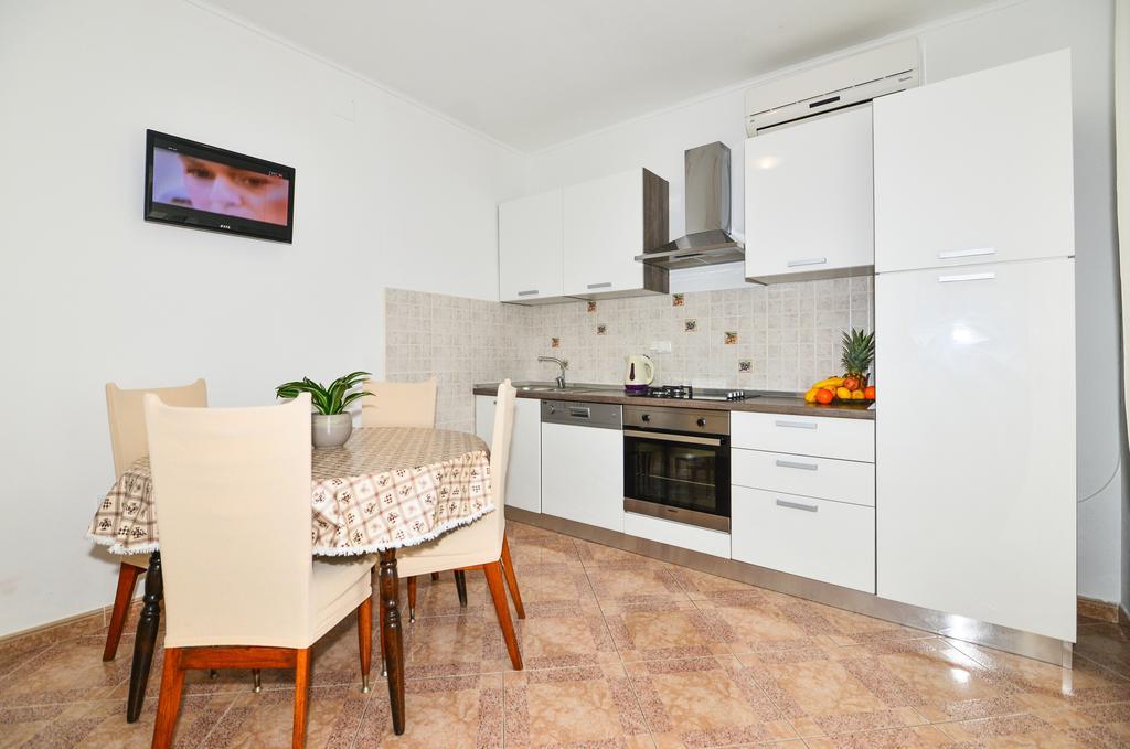 Apartments Sonja Tucepi Ngoại thất bức ảnh